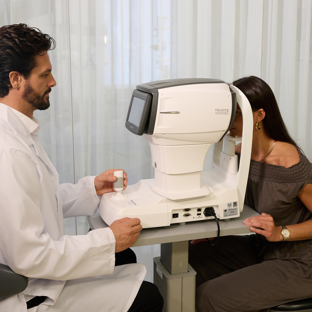 Huvitz Auto Refractor Queratómetro, Tonómetro/Paquímetro sin Contacto HTR-1A — vista 12 de 28