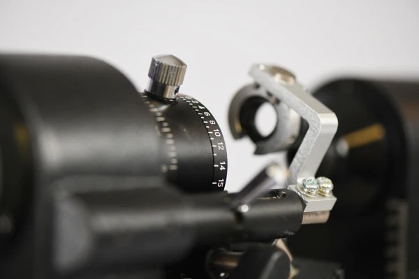 Luxvision Lensómetro Manual con Lecturas Externas LM-700 — imagen de detalle 5 de 8